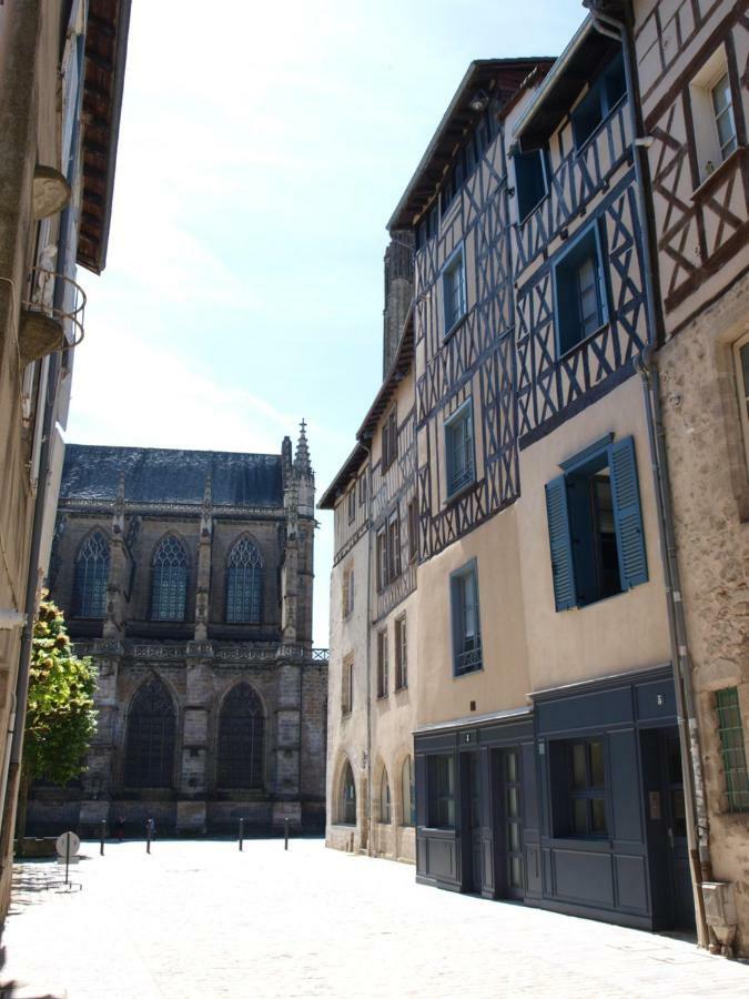 Appart face au mail Limoges Extérieur photo